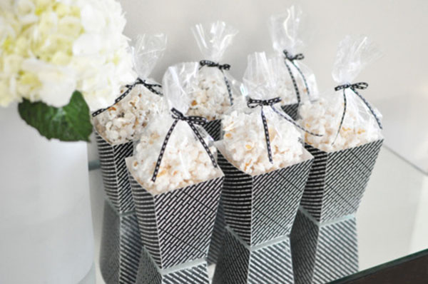 Amazing popcorn favors for an oscar party