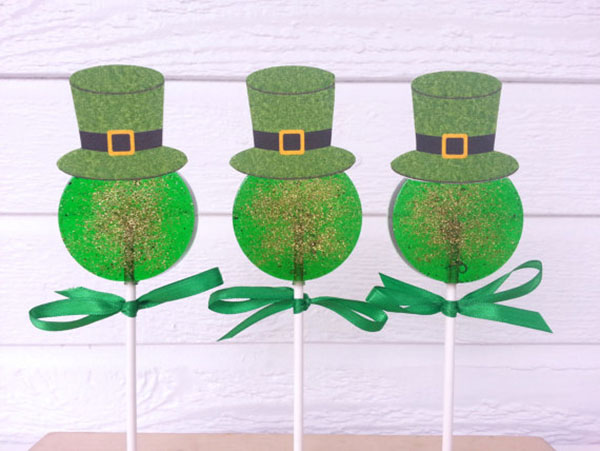 These are the cutest St. Patrick's Day lollipops!