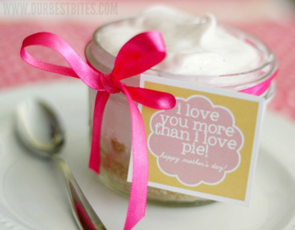 Free Little Pie Tags for a fabulous Mother's Day gift!