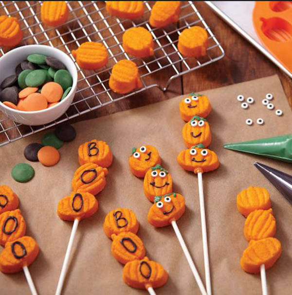 Love these Halloween Pumpkin Candy Kabobs!