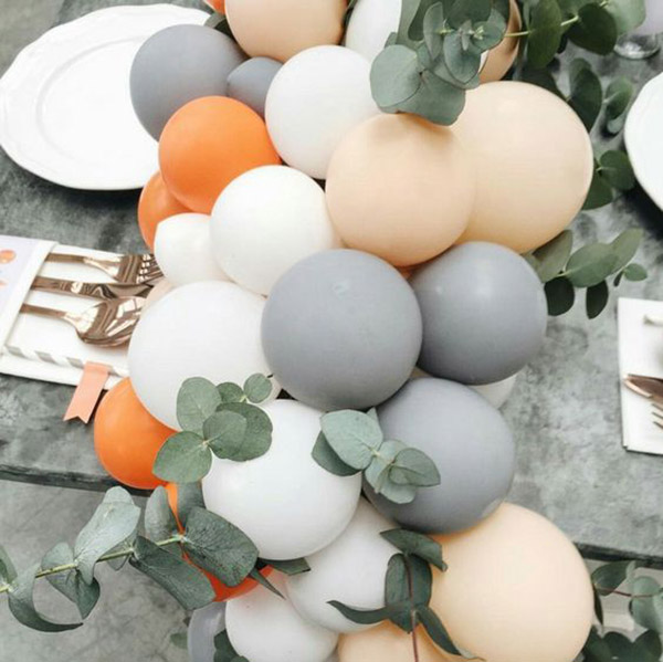 Balloon garland centerpiece. Love this! - See why they are our new obsession on B. Lovely Events