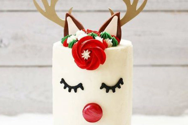 Our New Obsession: Adorable Reindeer Cakes!