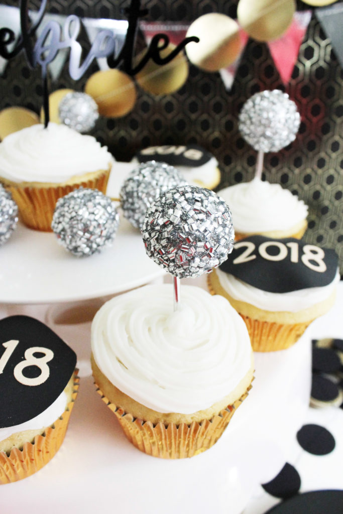 New Year's Eve Cupcakes (- B. Lovely Events)
