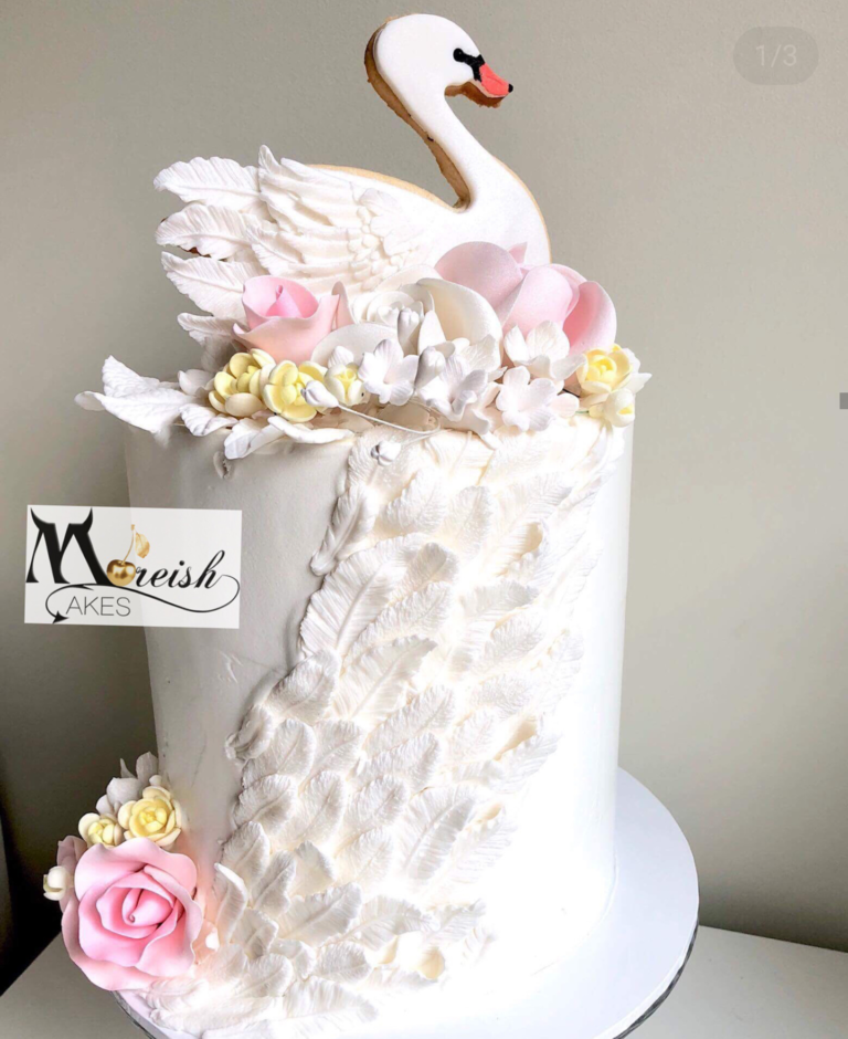 We Are SMITTEN For These Swan Cakes! - B. Lovely Events